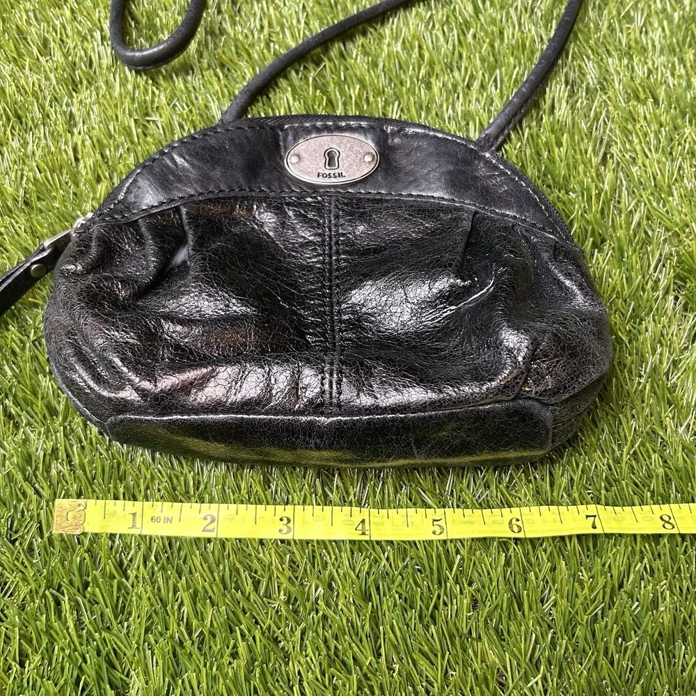 Fossil Black Leather‎ Crossbody Bag Small Pleated Metallic Pouch Keyhole Logo
